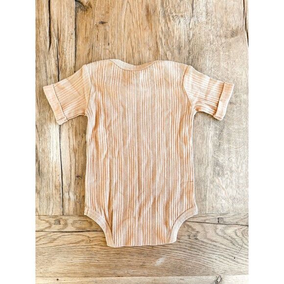 NWT! Kate Quinn Ribbed Rolled Short Sleeve Bodysuit Size 6-12M - Picture 3 of 3